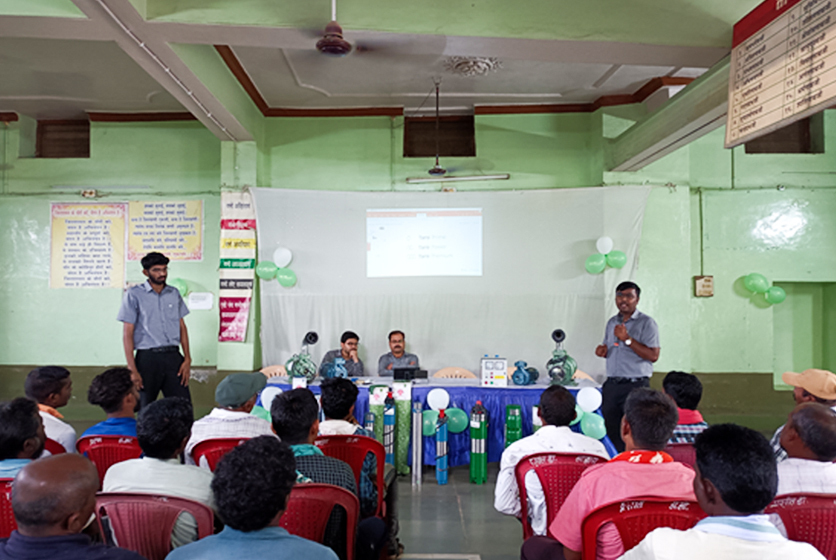 Taro Pumps sales manager conducting mechanics meet