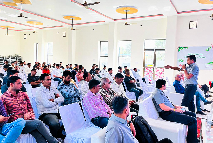 Taro Pumps manager conducting mechanics meet