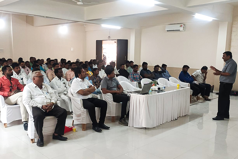 Taro Pumps manager conducting mechanics meet