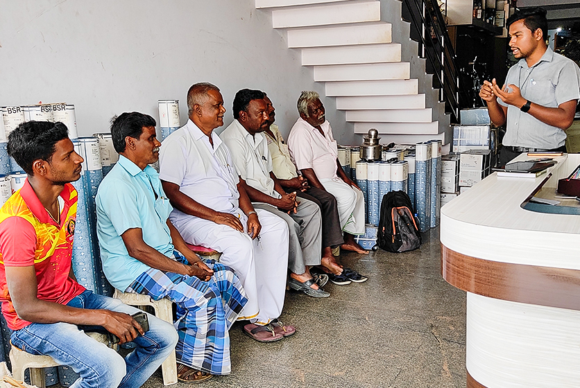 Taro Pumps manager conducting mechanics meet