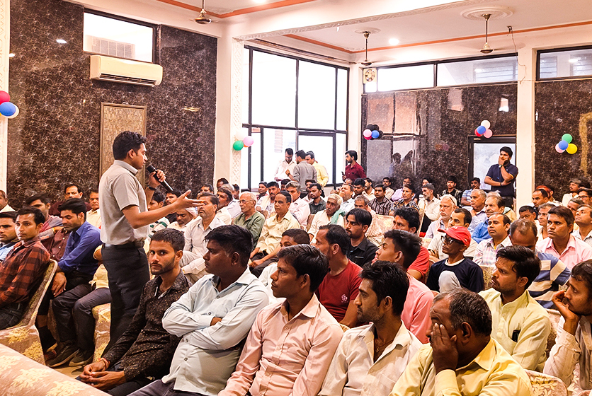 Taro Pumps manager conducting mechanics meet