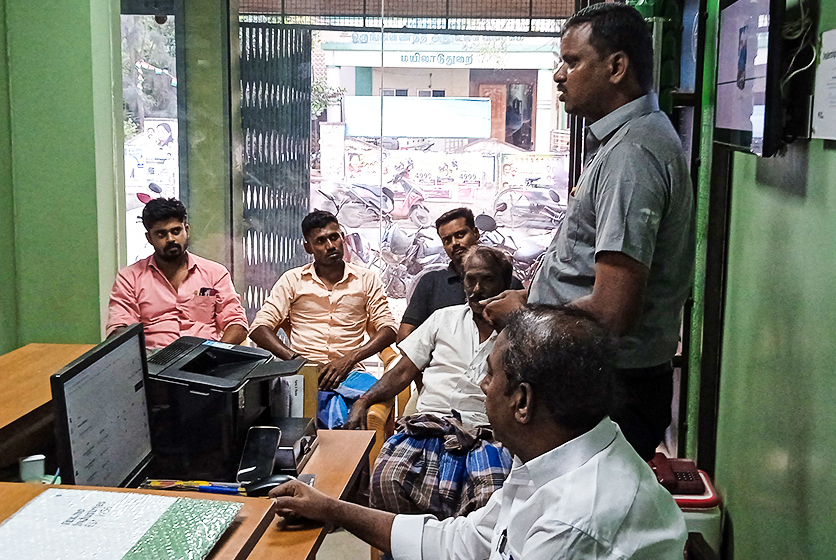 Taro Pumps manager conducting mechanics meet