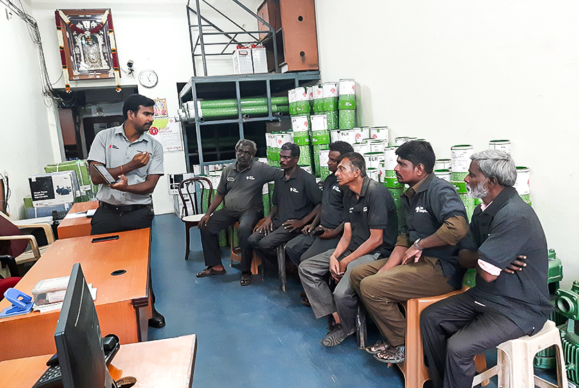 Taro Pumps manager conducting mechanics meet