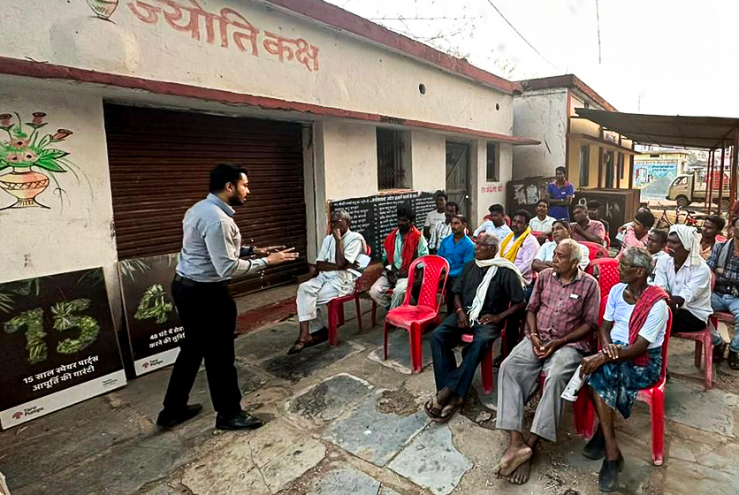 Taro Pumps manager conducting customers meet