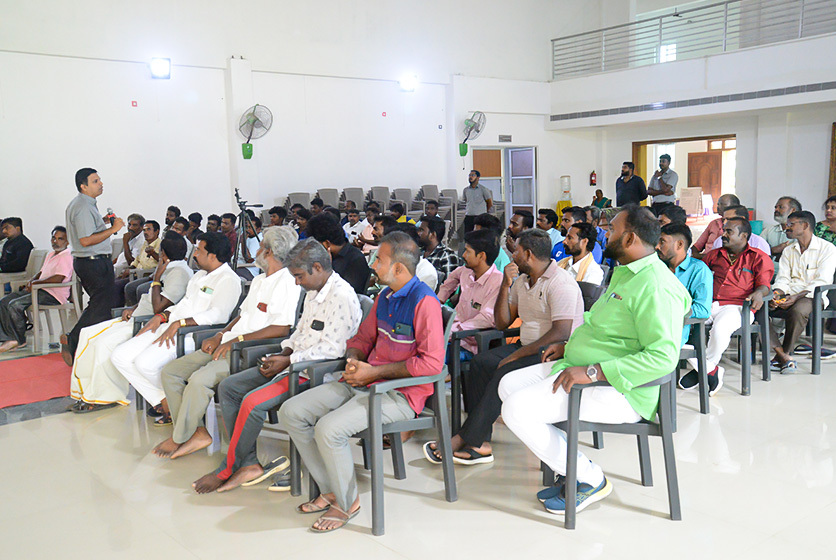 Taro Pumps manager conducting mechanics meet