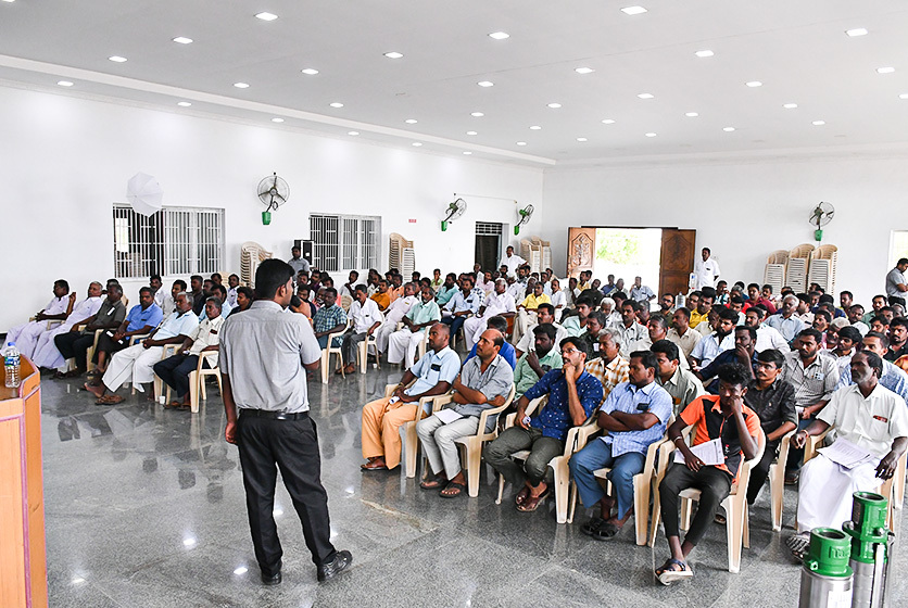 Taro Pumps manager conducting mechanics meet