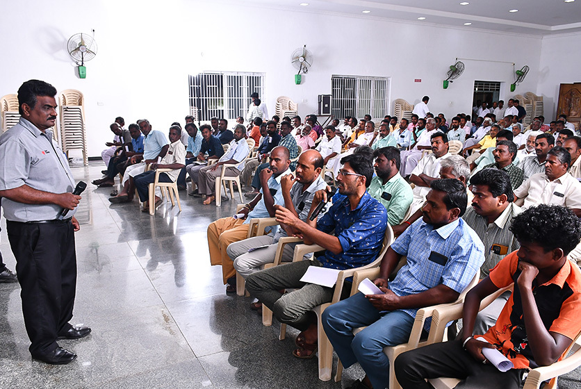 Taro Pumps manager conducting mechanics meet