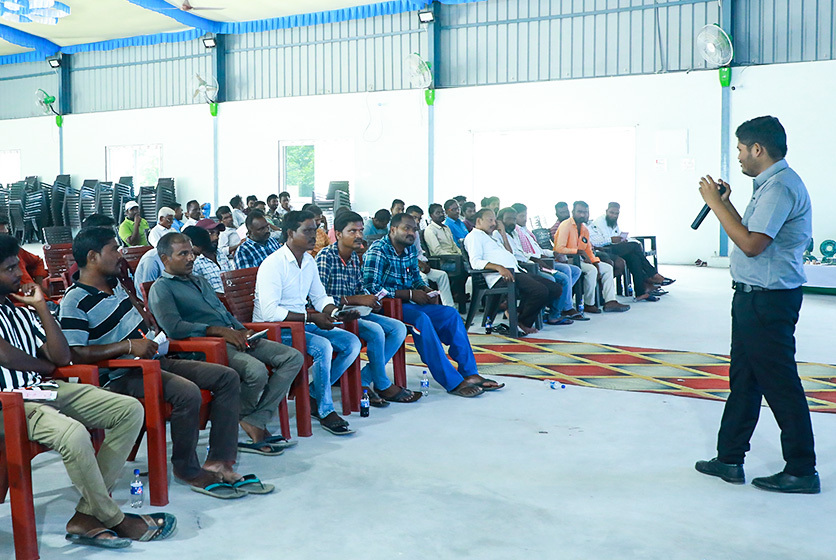 Taro Pumps manager conducting mechanics meet