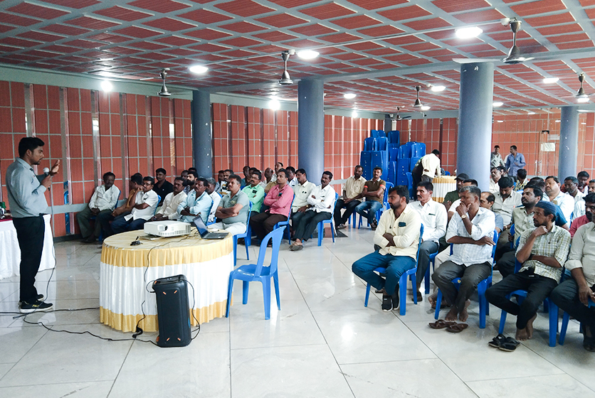 Taro Pumps manager conducting mechanics meet