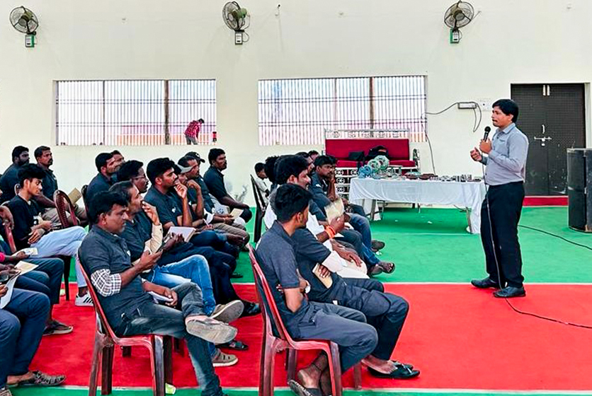 Taro Pumps manager conducting mechanics meet