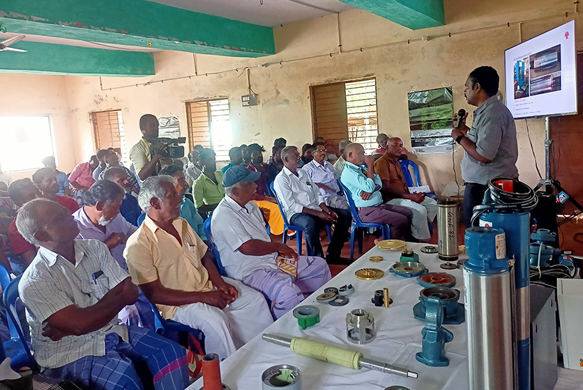 Taro Pumps manager conducting mechanics meet