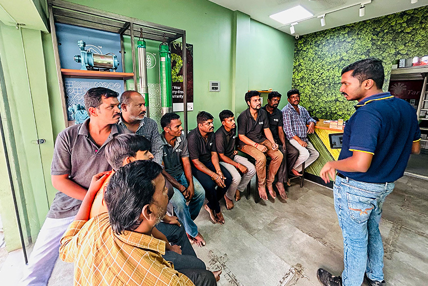 Taro Pumps manager conducting mechanics meet