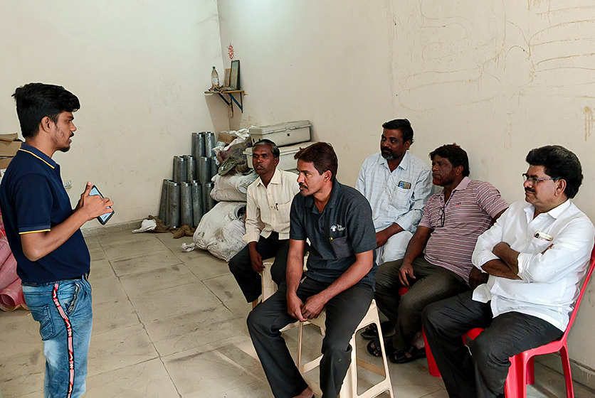 Taro Pumps manager conducting mechanics meet