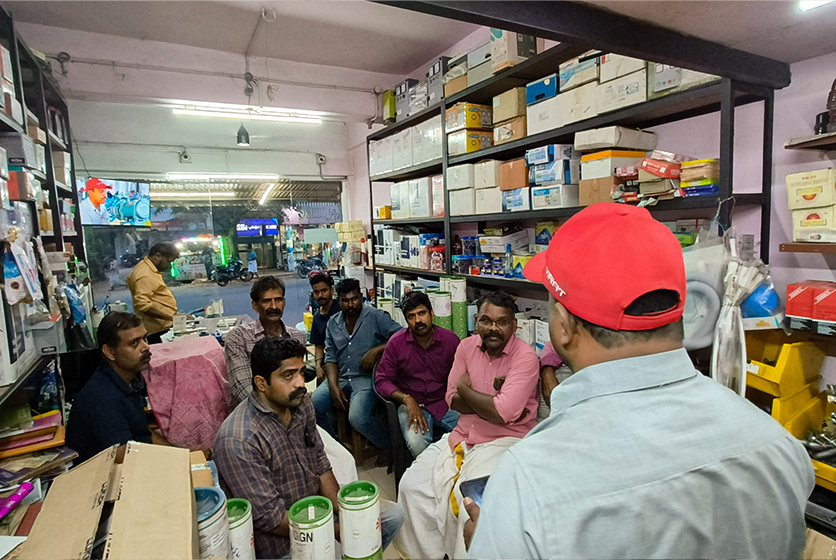 Taro Pumps manager conducting mechanics meet