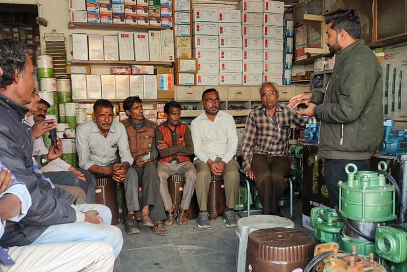 Taro Pumps manager conducting mechanics meet