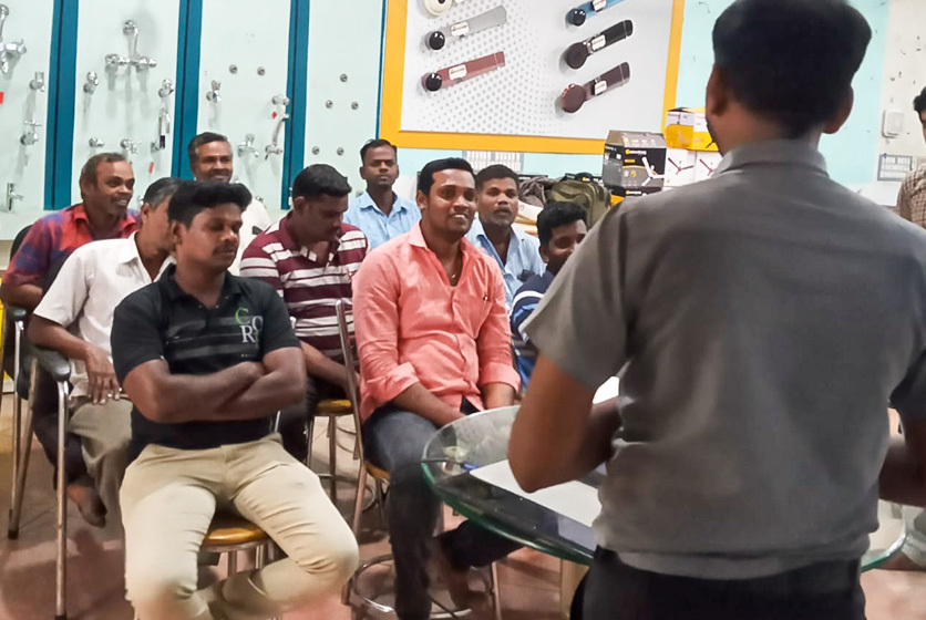 Taro Pumps manager conducting mechanics meet