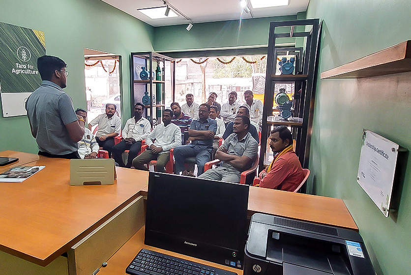 Taro Pumps manager conducting mechanics meet