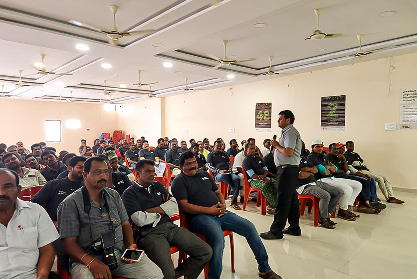 Taro Pumps manager conducting mechanics meet