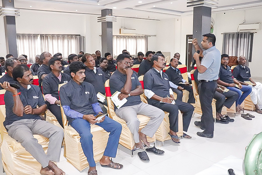 Taro Pumps manager conducting mechanics meet