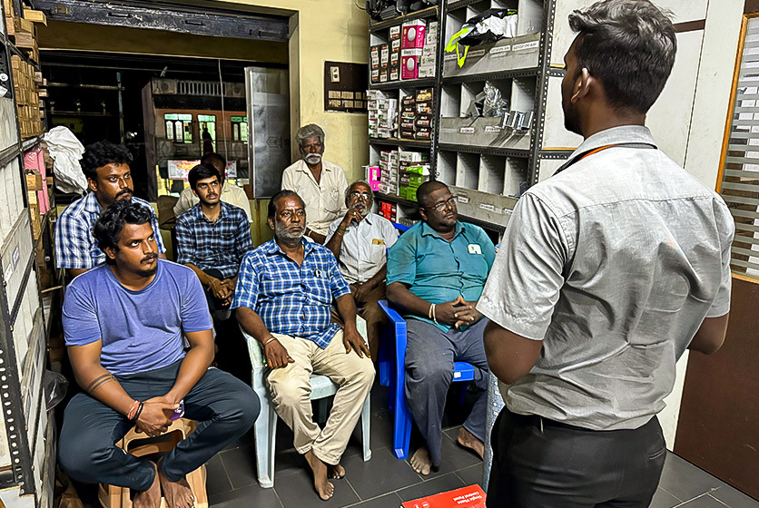 Taro Pumps manager conducting mechanics meet