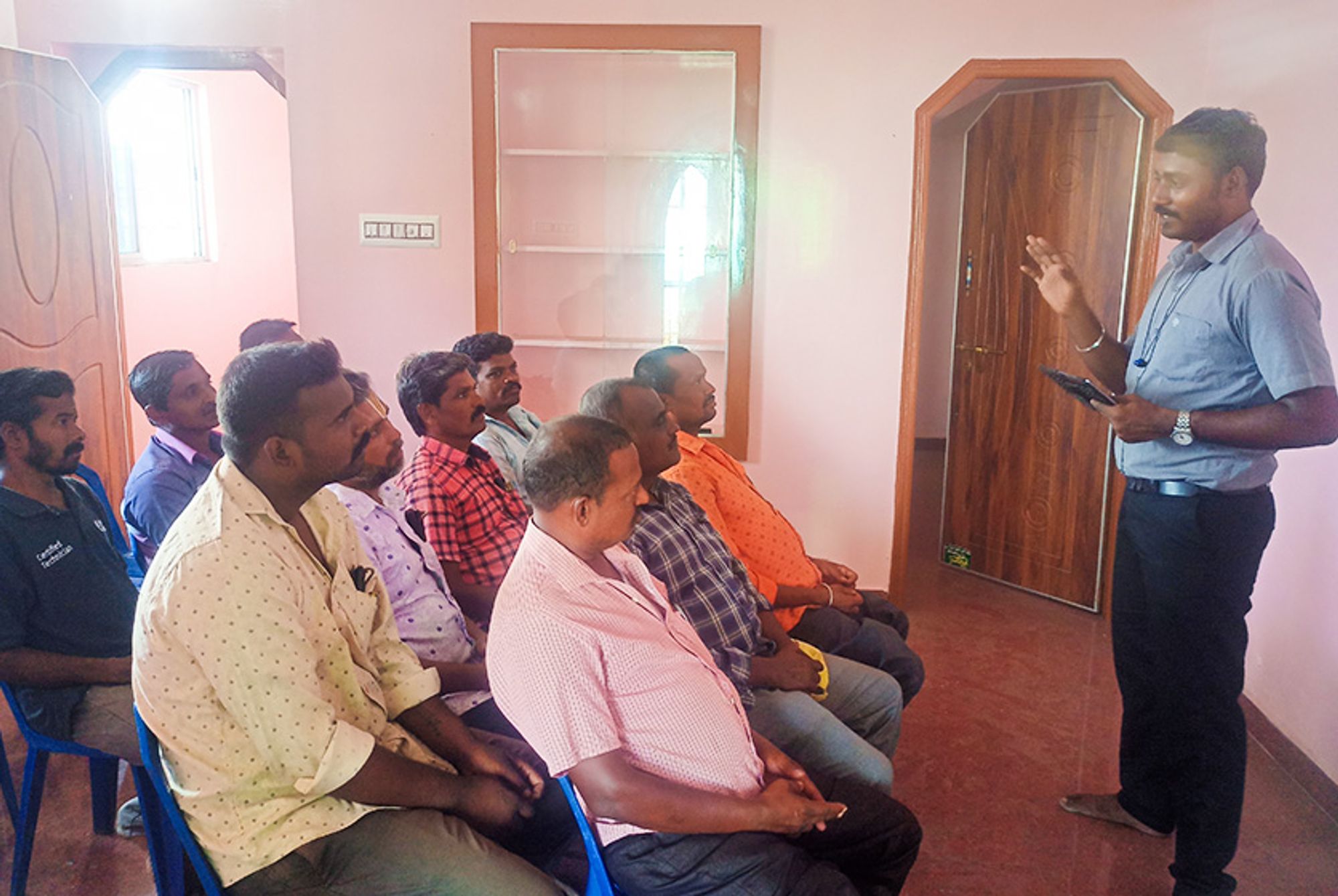 Taro Pumps manager conducting mechanics meet