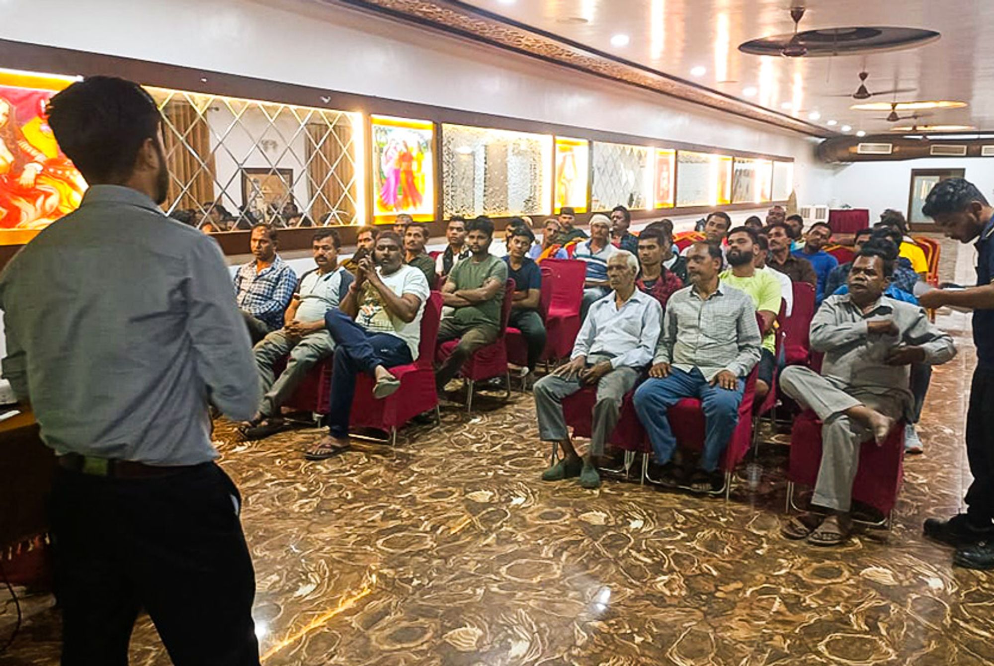 Taro Pumps manager conducting mechanics meet