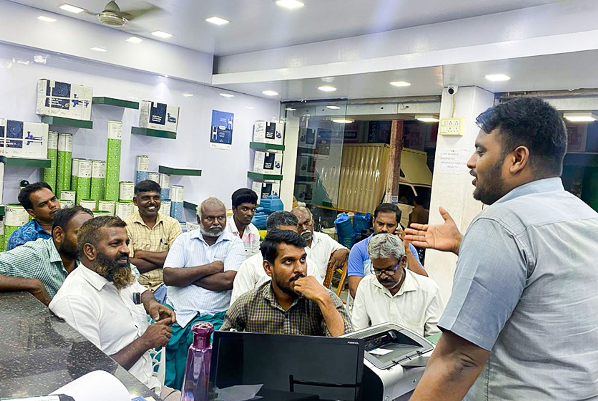 Taro Pumps manager conducting mechanics meet