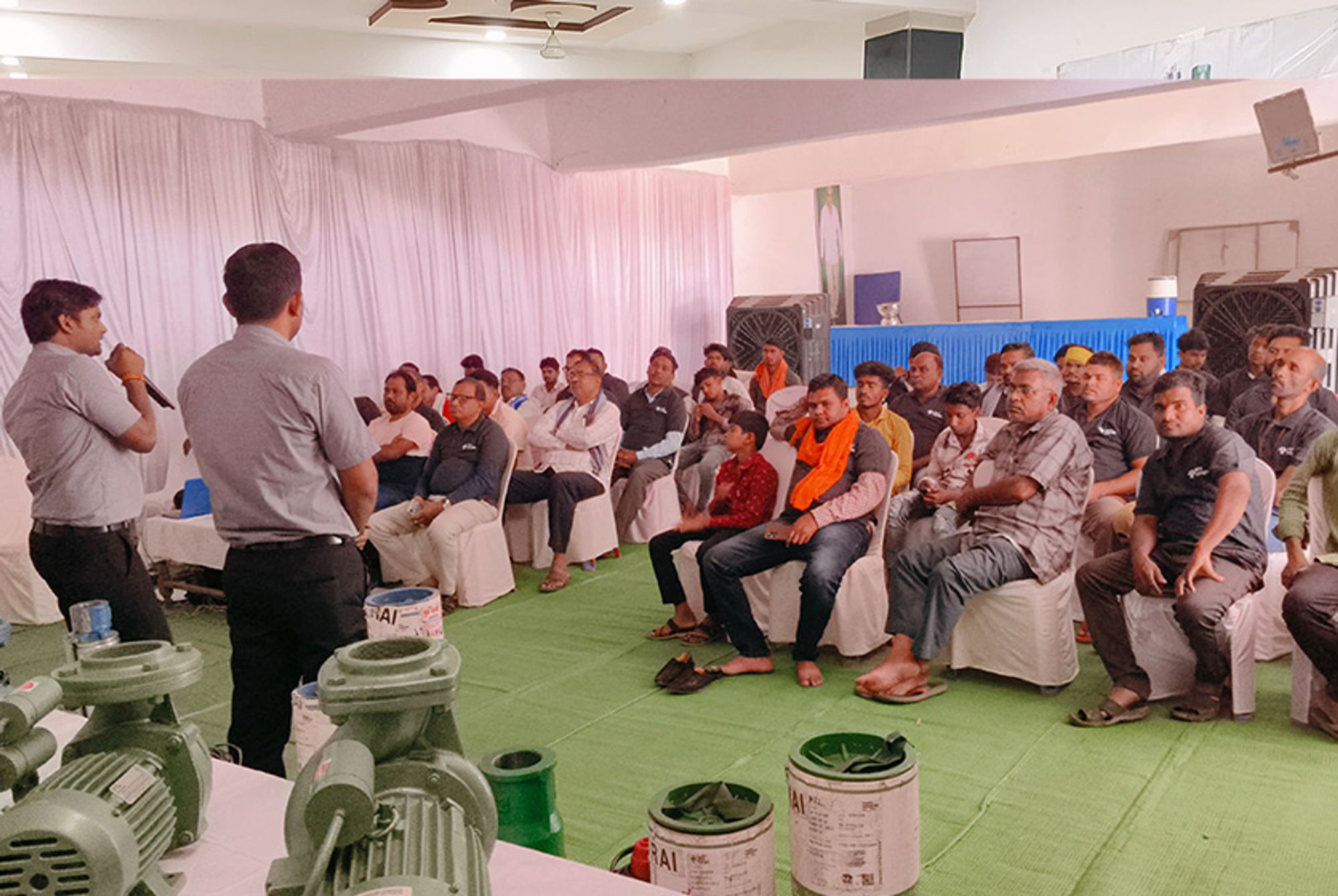 Taro Pumps manager conducting mechanics meet