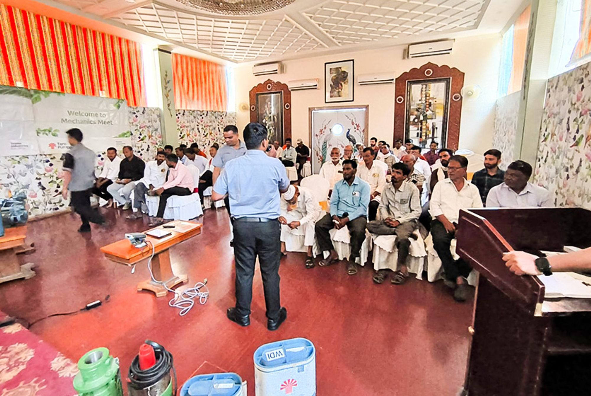 Taro Pumps manager conducting mechanics meet