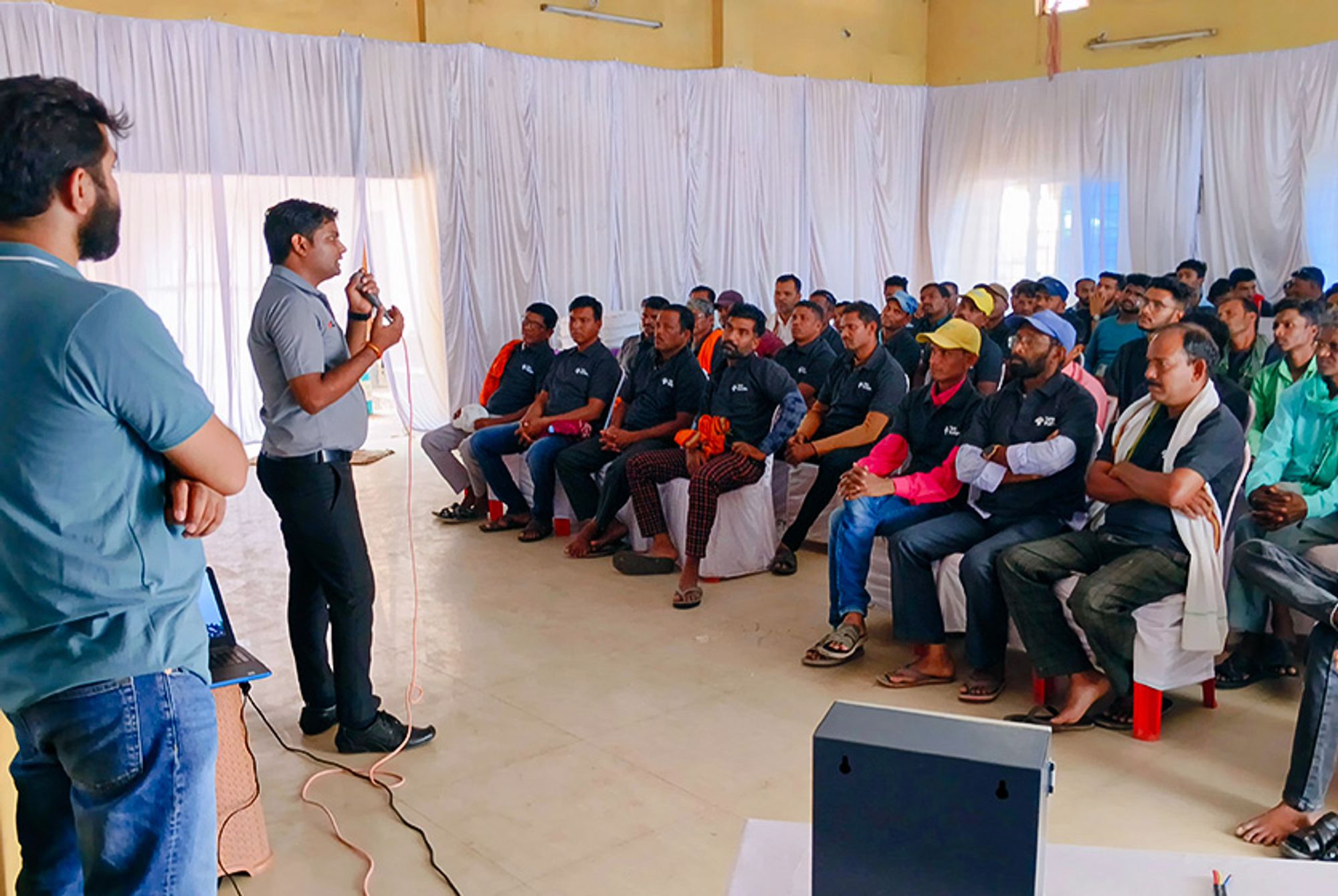 Taro Pumps manager conducting mechanics meet