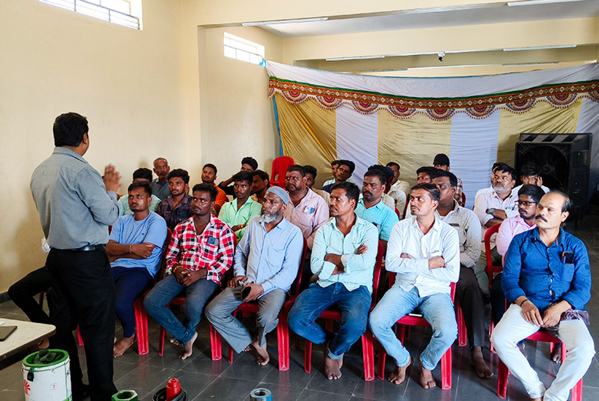 Taro Pumps manager conducting mechanics meet