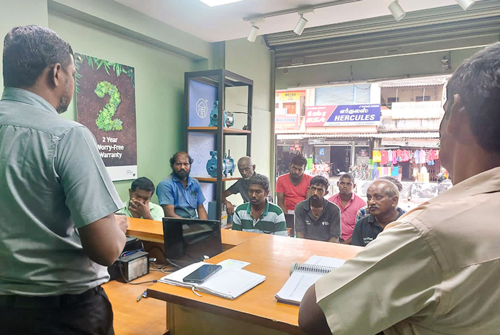 Taro Pumps manager conducting mechanics meet