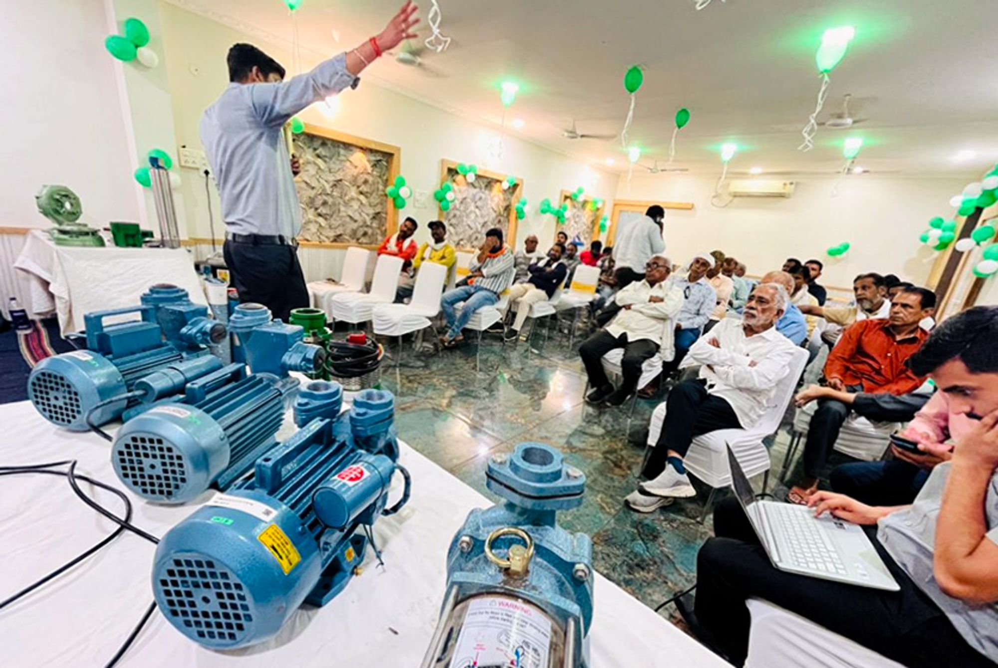 Taro Pumps manager conducting mechanics meet