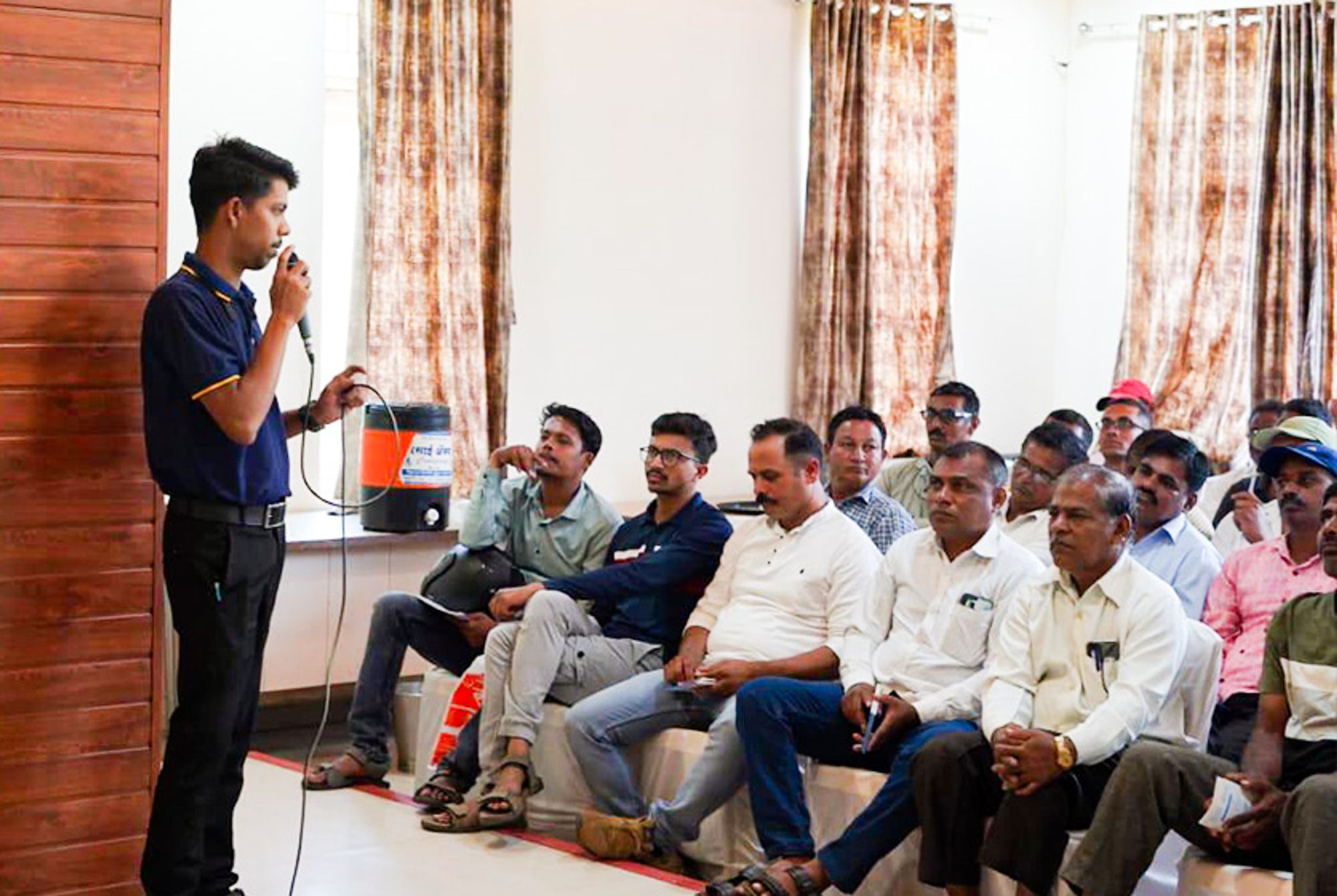 Taro Pumps manager conducting mechanics meet