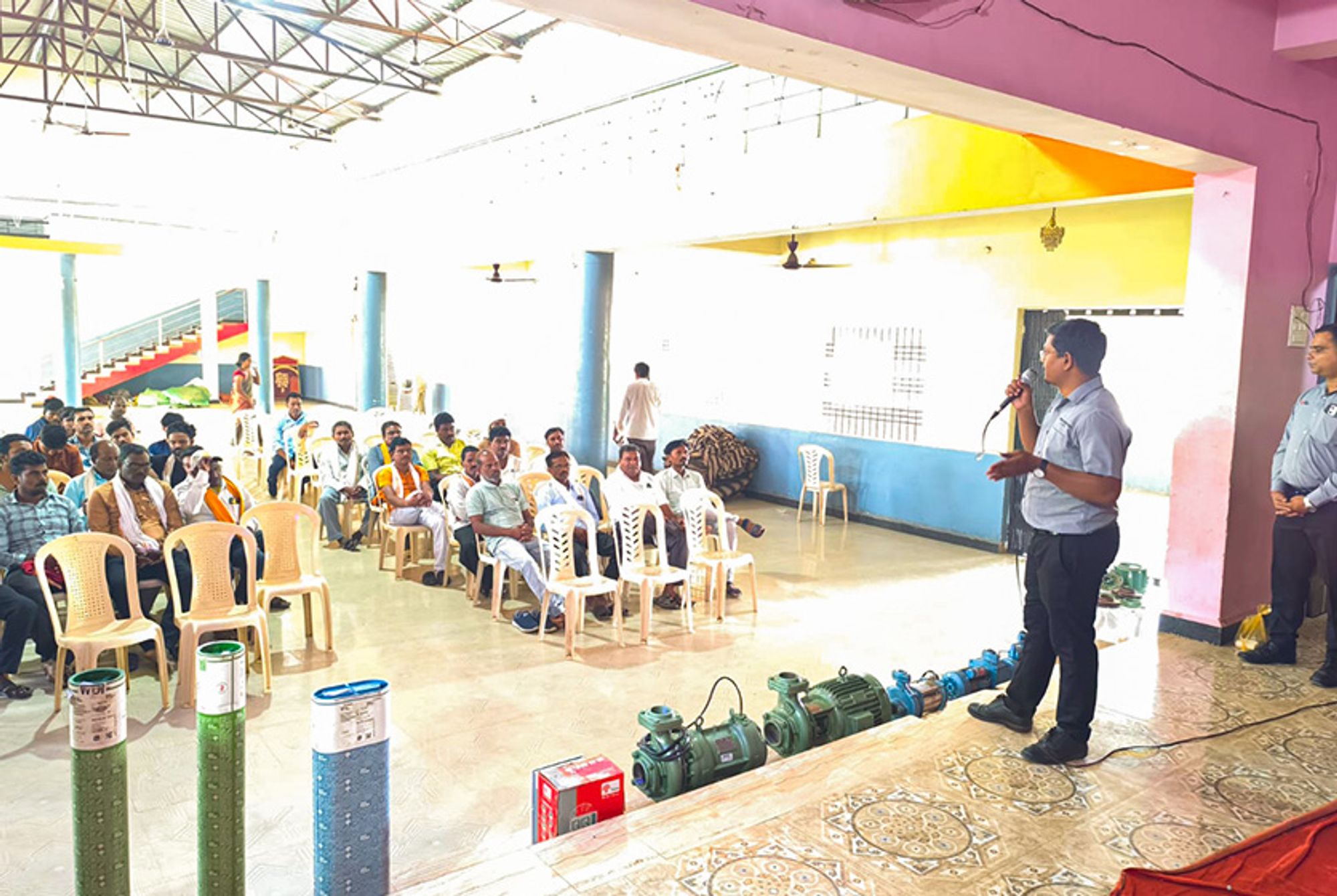 Taro Pumps manager conducting mechanics meet