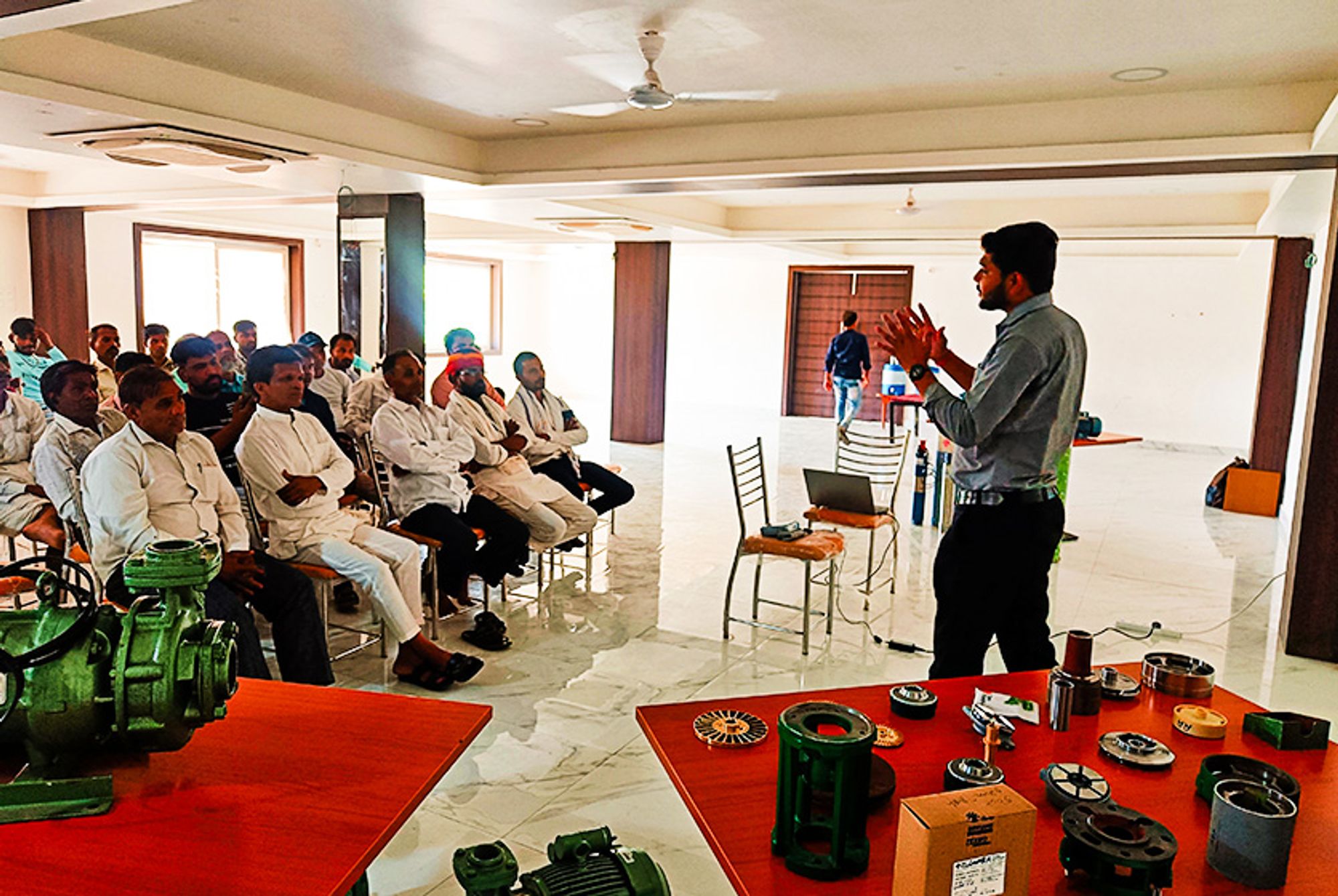 Taro Pumps manager conducting mechanics meet