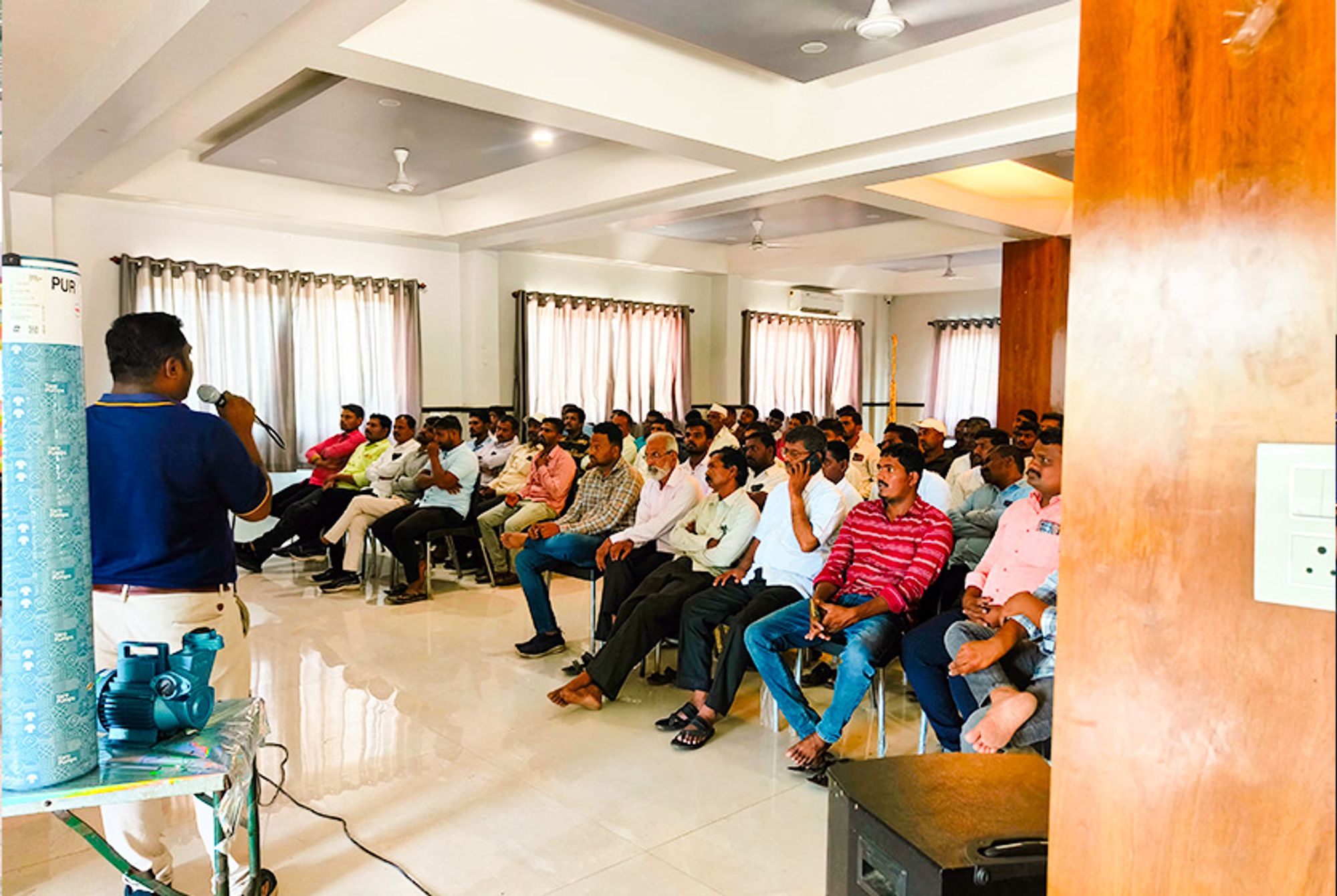 Taro Pumps manager conducting mechanics meet