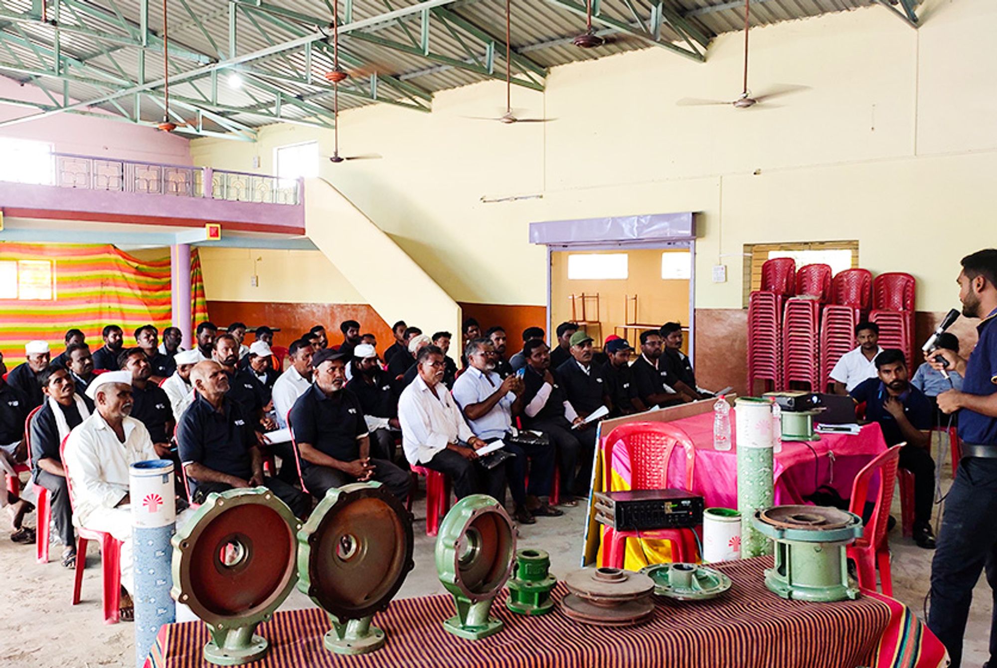 Taro Pumps manager conducting mechanics meet