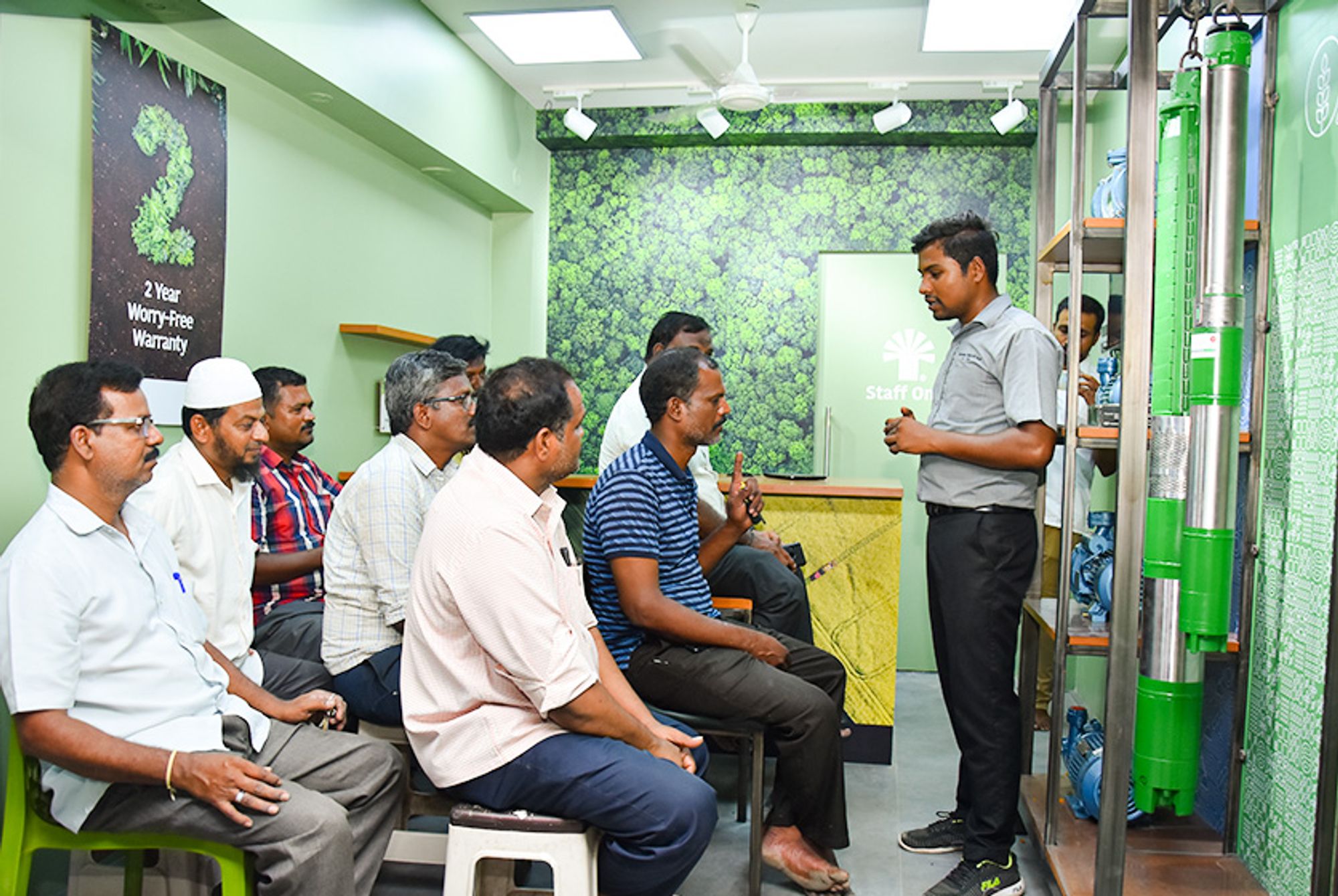 Taro Pumps manager conducting mechanics meet