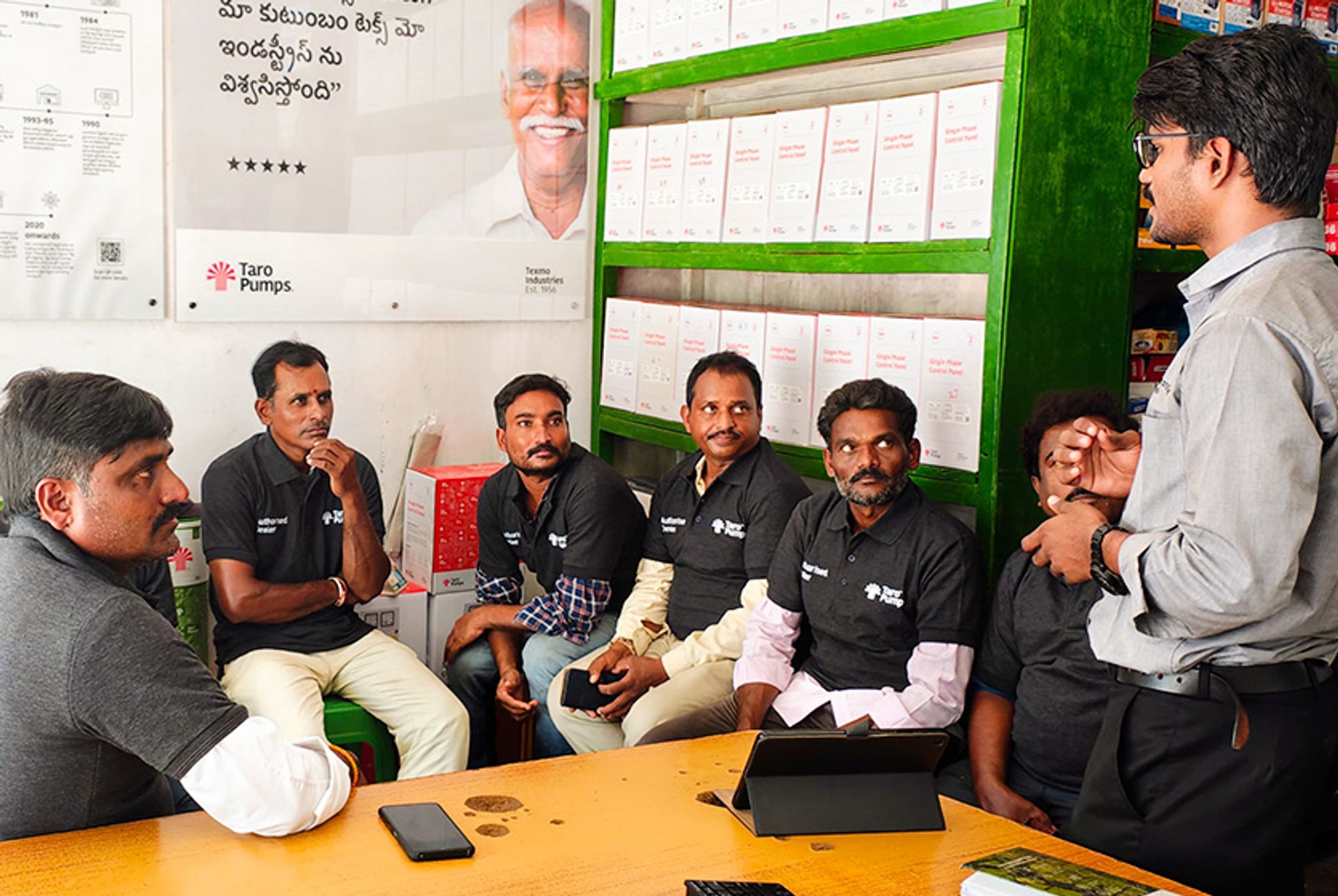 Taro Pumps manager conducting mechanics meet