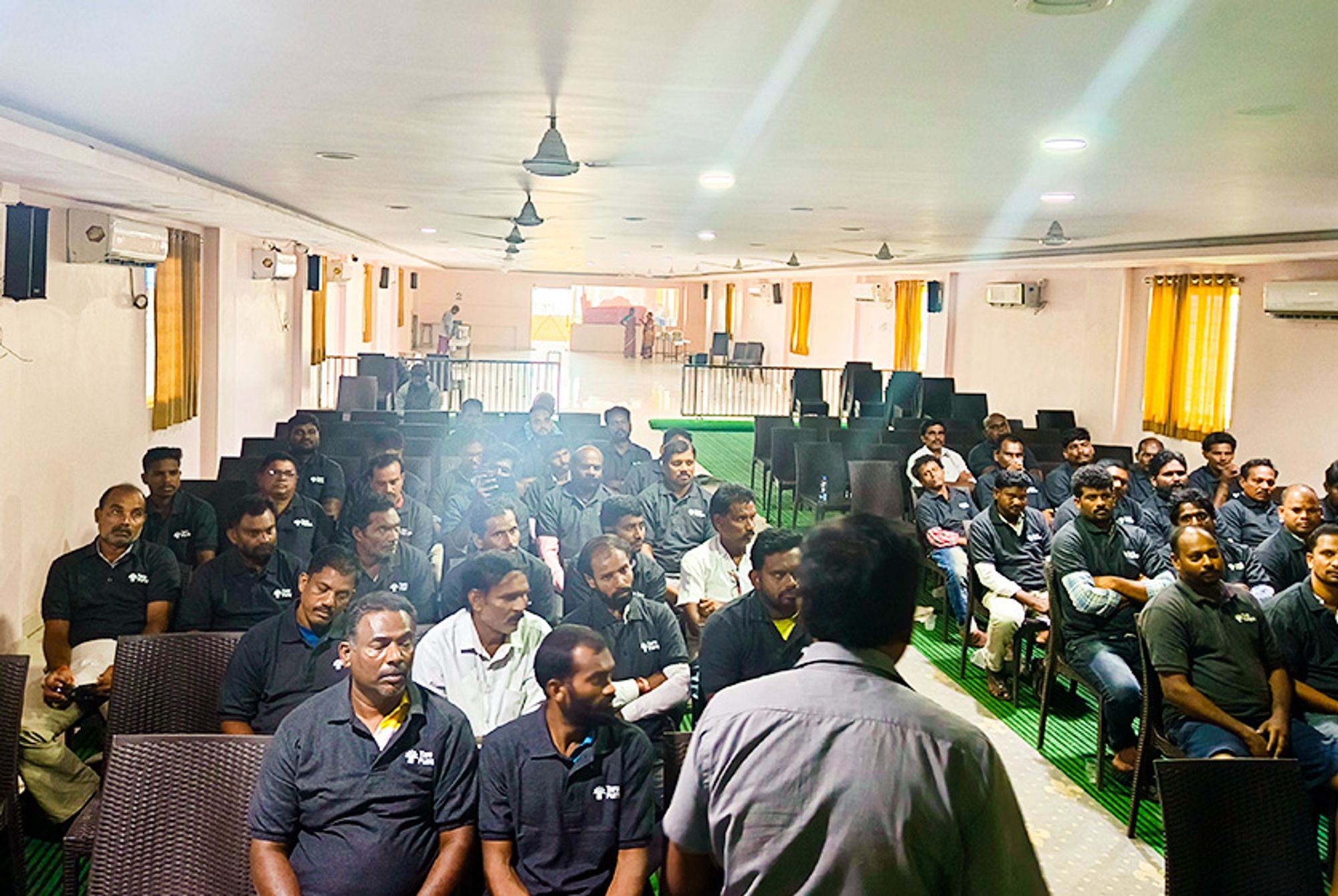 Taro Pumps manager conducting mechanics meet