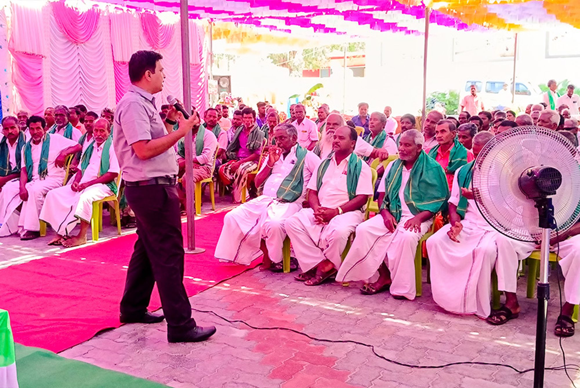 Taro Pumps manager conducting customers meet