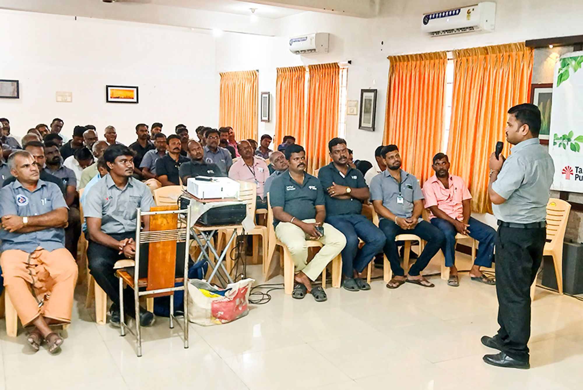 Taro Pumps manager conducting mechanics meet