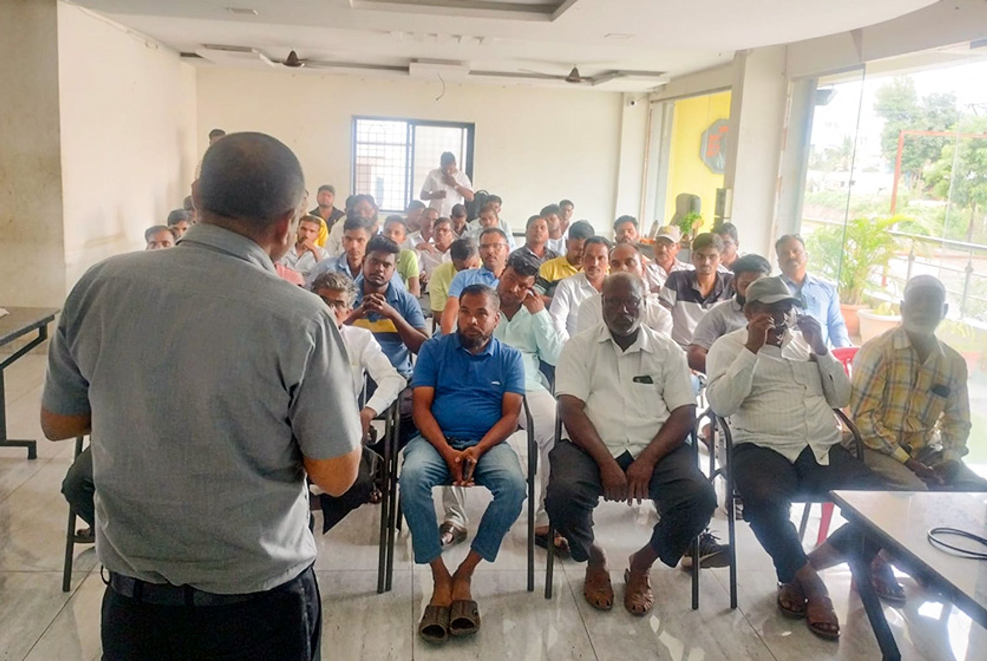 Taro Pumps manager conducting mechanics meet