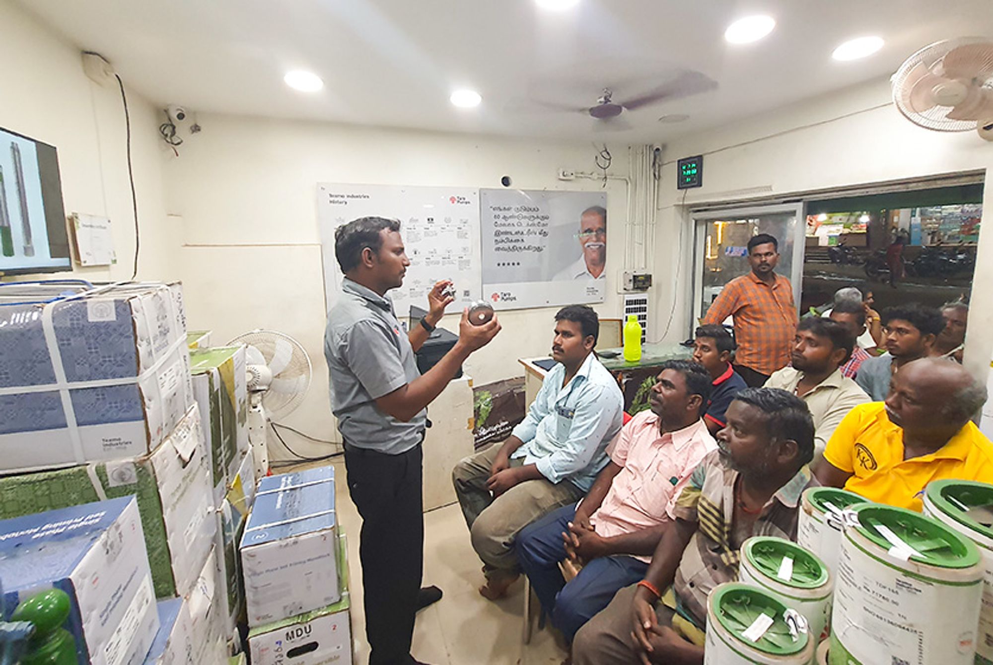 Taro Pumps manager conducting mechanics meet