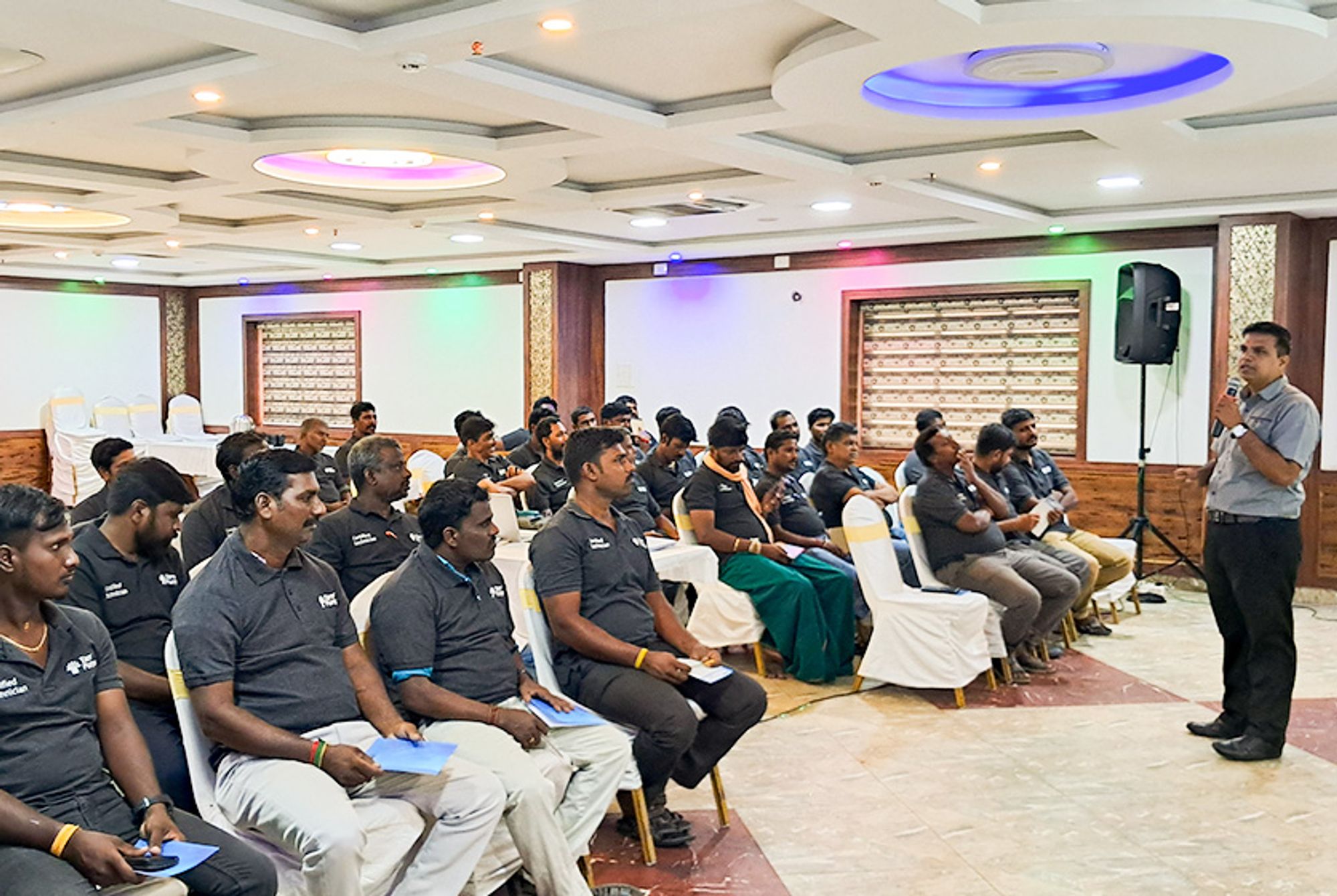 Taro Pumps manager conducting mechanics meet