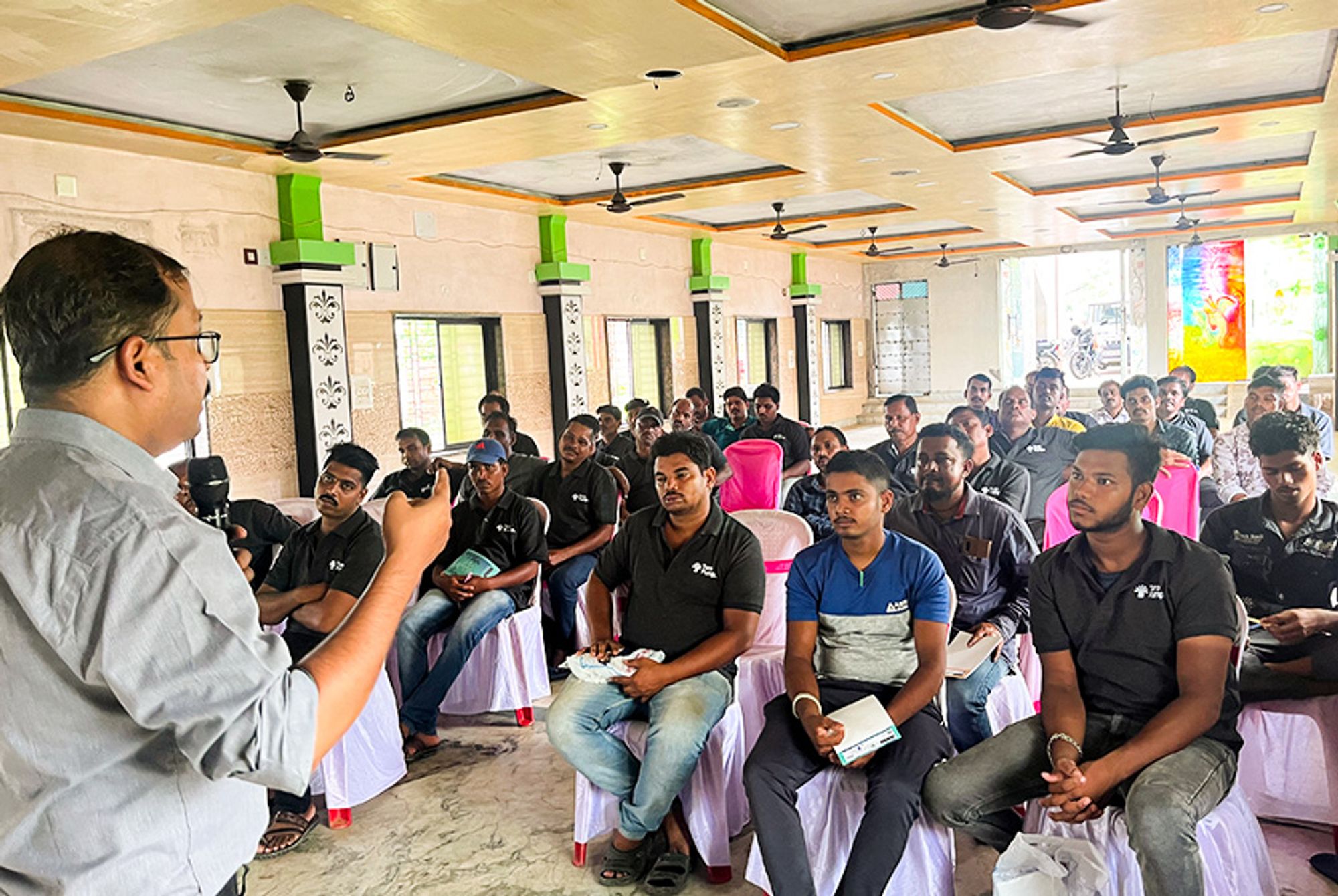 Taro Pumps manager conducting mechanics meet