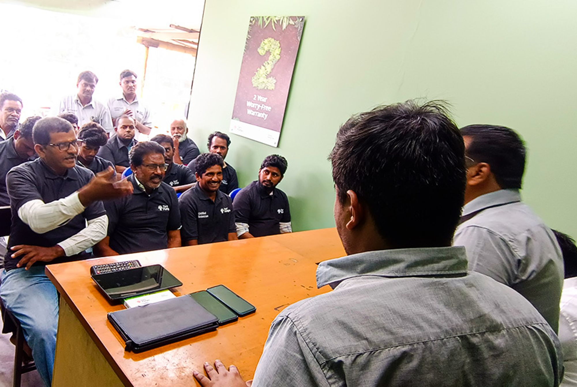 Taro Pumps manager conducting mechanics meet