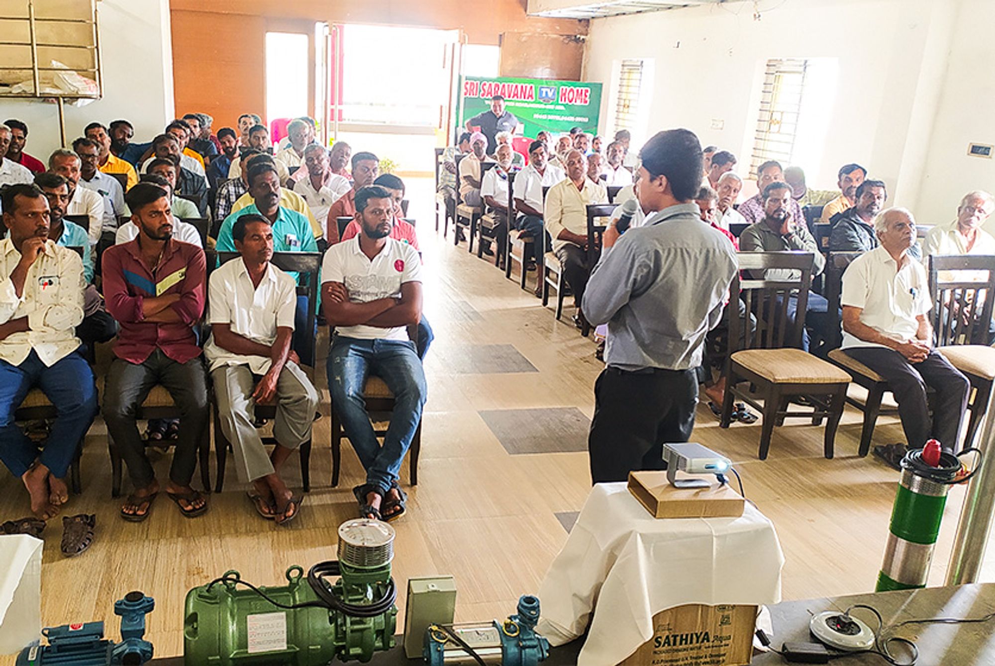 Taro Pumps manager conducting mechanics meet