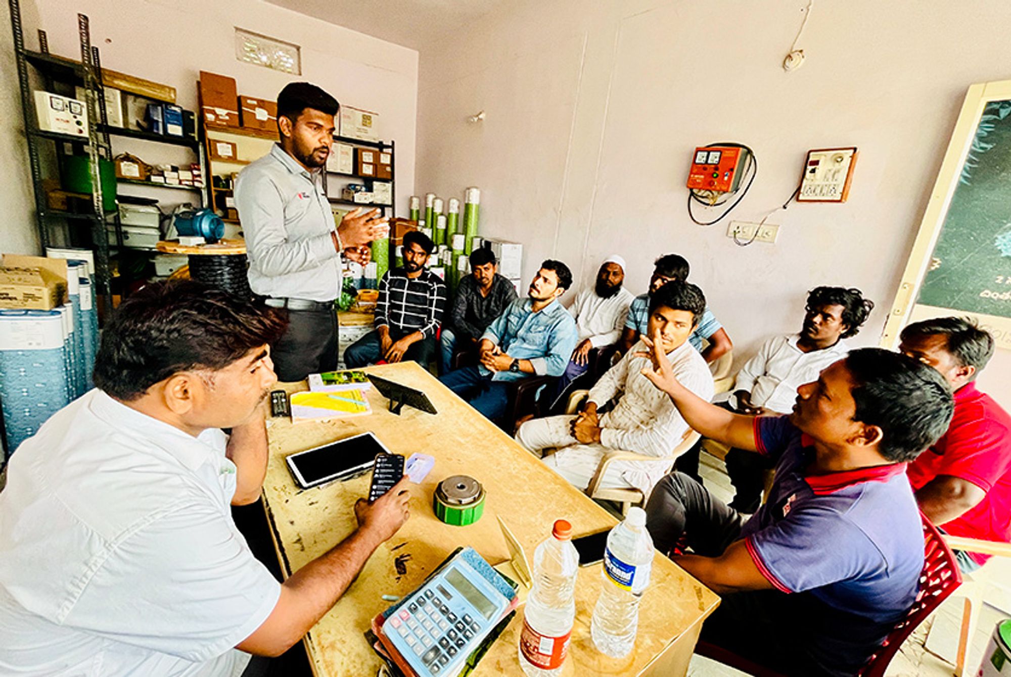 Taro Pumps manager conducting mechanics meet